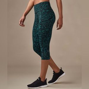 lululemon crop 19 inch, thrive veridian green black, size 6